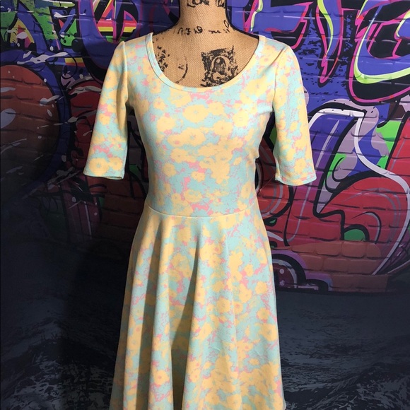 LuLaRoe Dresses & Skirts - LULAROE NICOLE MIDI DRESS❤️❤️❤️